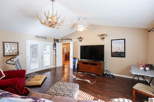 3943 Symsonia Hwy, Benton, KY 42025