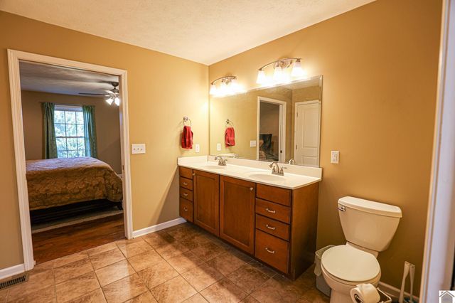 3943 Symsonia Hwy, Benton, KY 42025