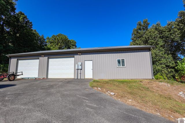 3943 Symsonia Hwy, Benton, KY 42025