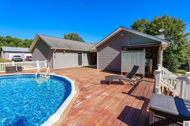 3943 Symsonia Hwy, Benton, KY 42025