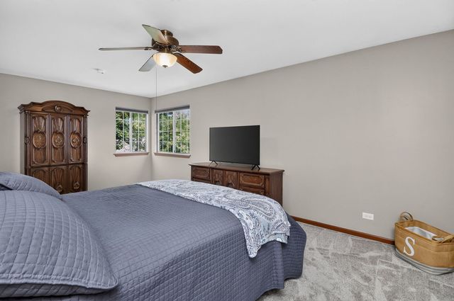 1038 Bedford Drive, Carol Stream, IL 60188