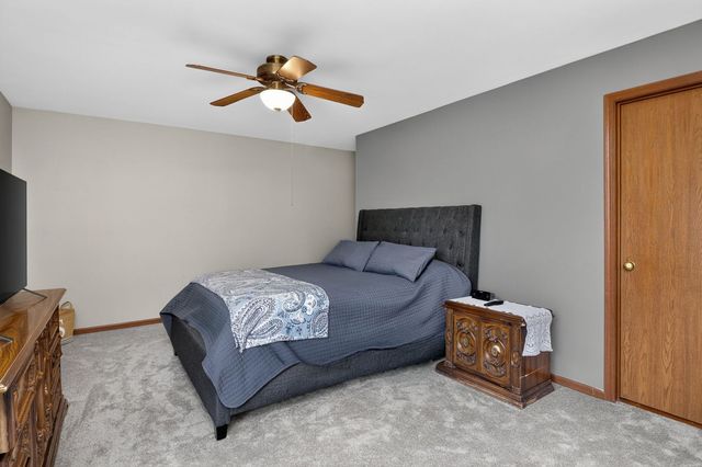 1038 Bedford Drive, Carol Stream, IL 60188