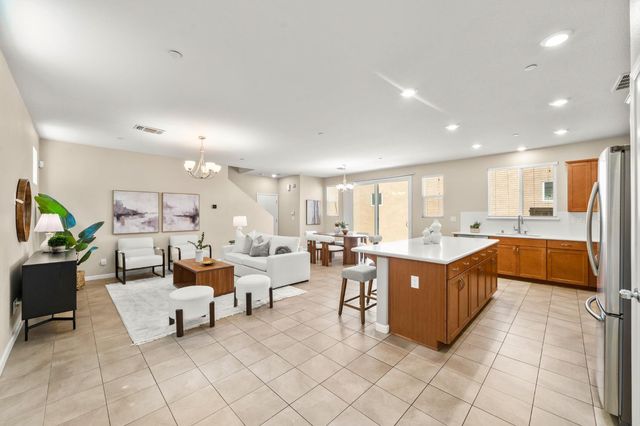 3082 Club Center Dr, Sacramento, CA 95835