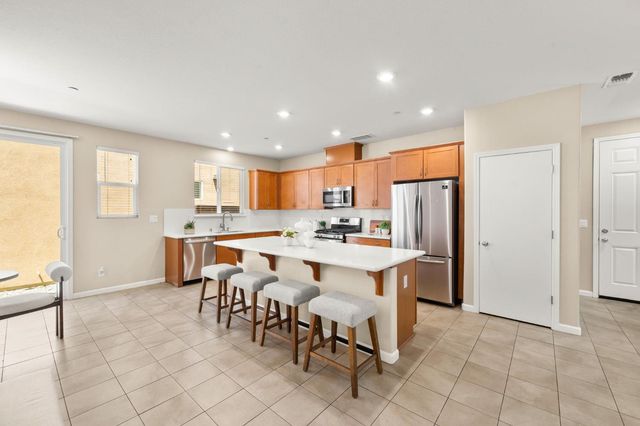3082 Club Center Dr, Sacramento, CA 95835