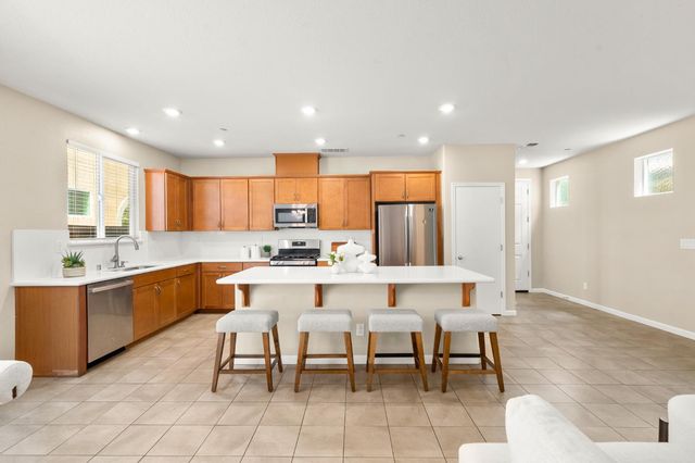 3082 Club Center Dr, Sacramento, CA 95835