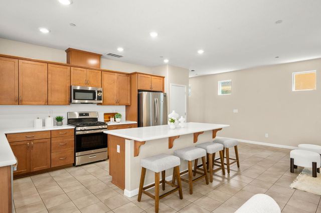 3082 Club Center Dr, Sacramento, CA 95835