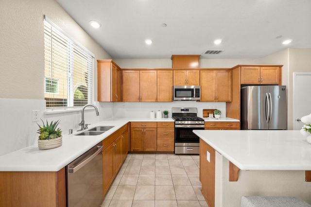 3082 Club Center Dr, Sacramento, CA 95835