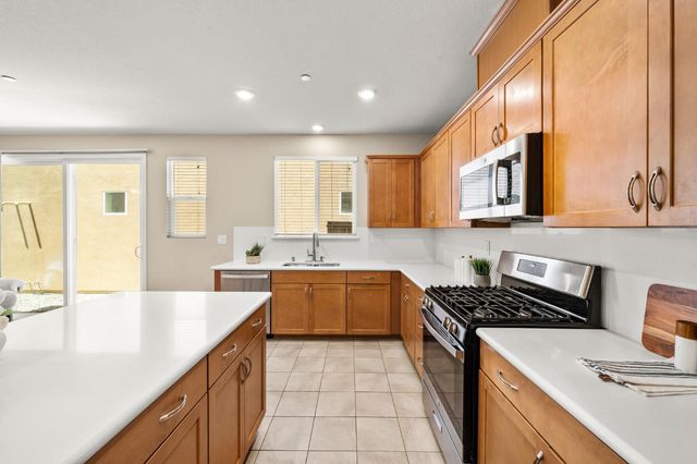 3082 Club Center Dr, Sacramento, CA 95835