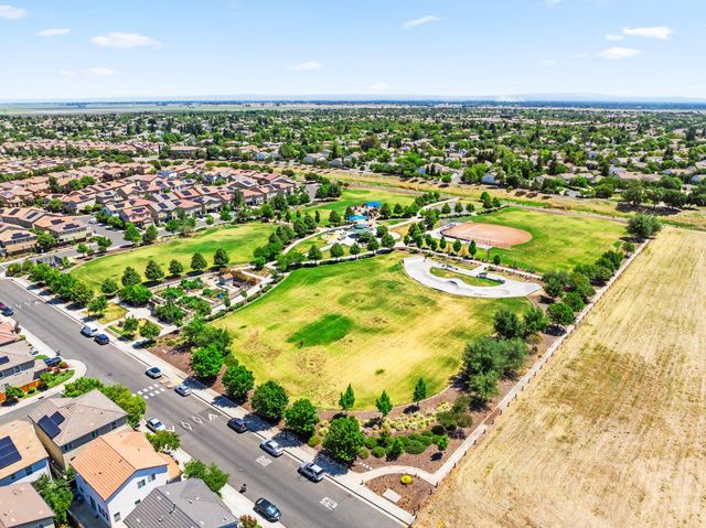 3082 Club Center Dr, Sacramento, CA 95835