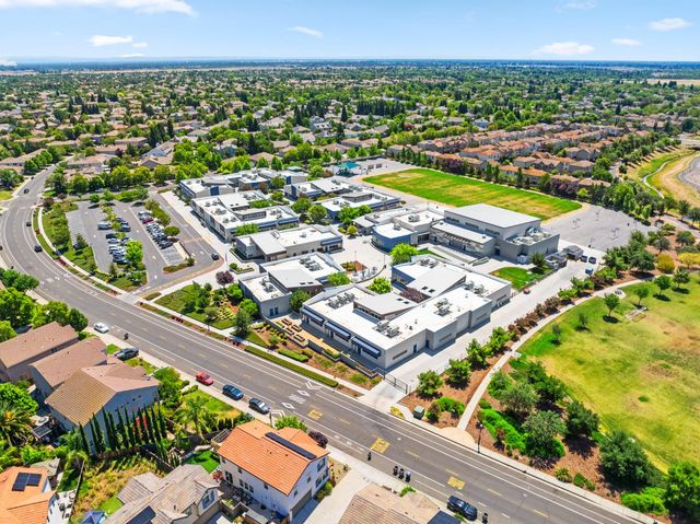 3082 Club Center Dr, Sacramento, CA 95835