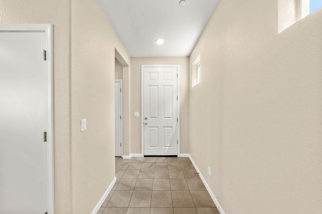 3082 Club Center Dr, Sacramento, CA 95835