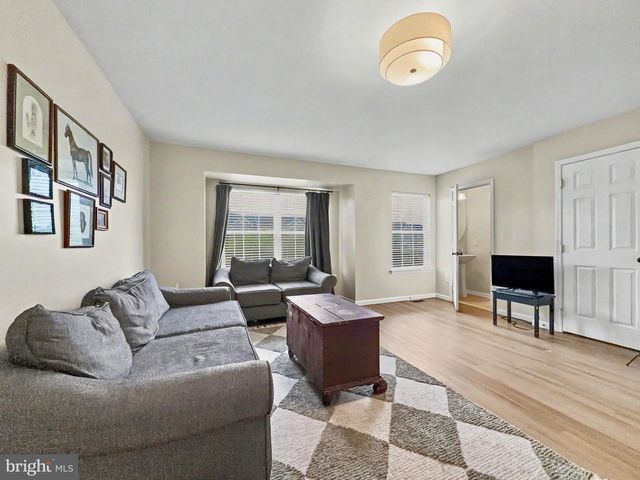 243 COUNTRY RIDGE DR, Red Lion, PA 17356