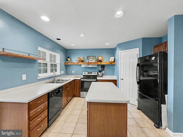 243 COUNTRY RIDGE DR, Red Lion, PA 17356