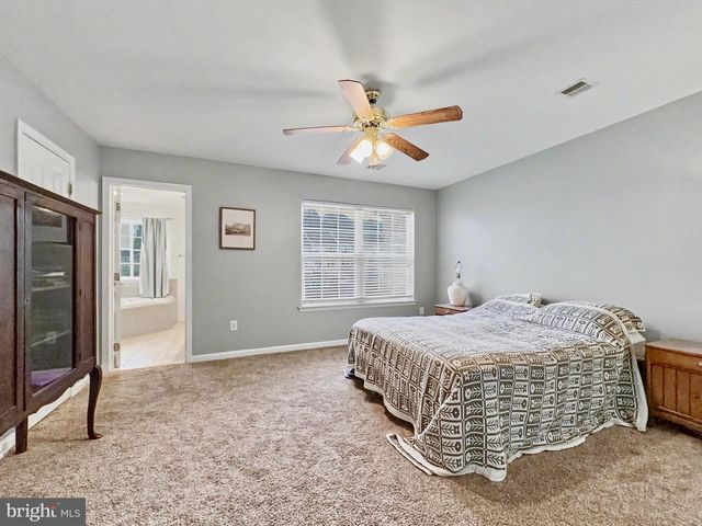 243 COUNTRY RIDGE DR, Red Lion, PA 17356