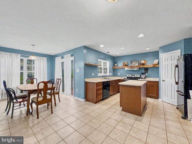 243 COUNTRY RIDGE DR, Red Lion, PA 17356