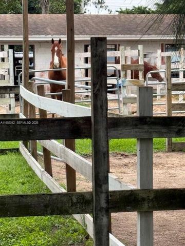 5100 SW 64th Ave 202, Davie, FL 33314