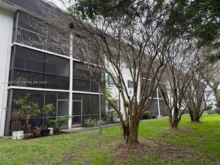 5100 SW 64th Ave 202, Davie, FL 33314