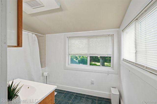 318 E University Avenue, Royal Oak, MI 48067