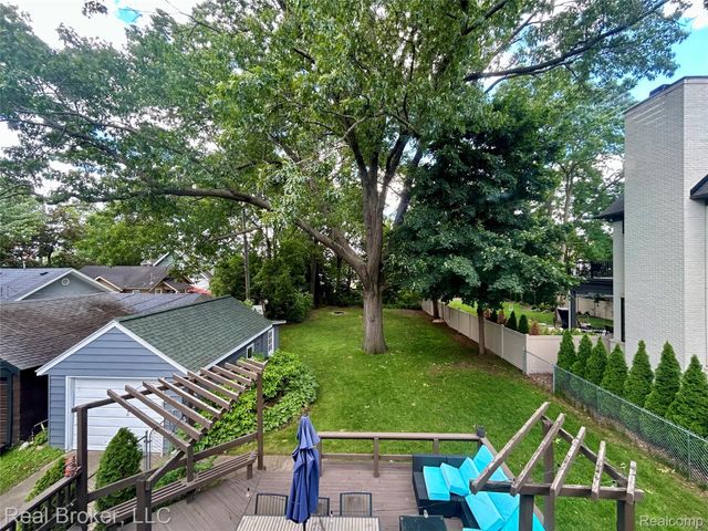 318 E University Avenue, Royal Oak, MI 48067