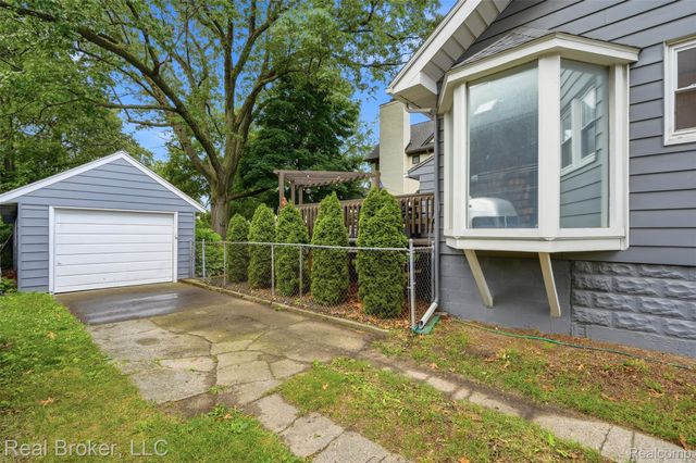 318 E University Avenue, Royal Oak, MI 48067