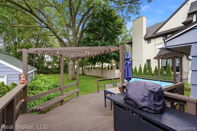 318 E University Avenue, Royal Oak, MI 48067