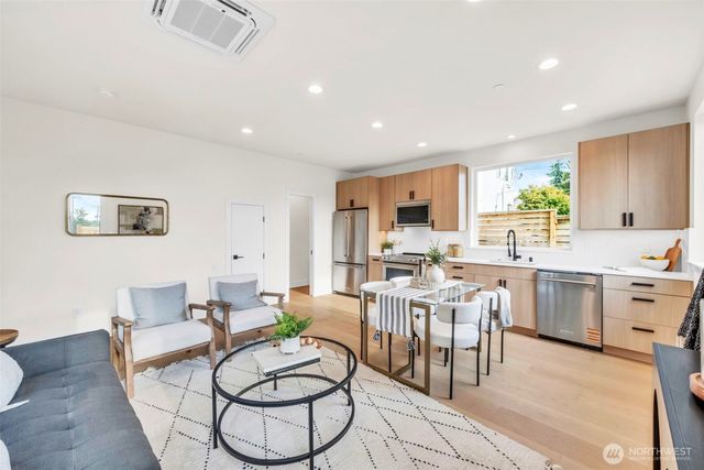 6408 Fauntleroy Way SW, Seattle, WA 98136