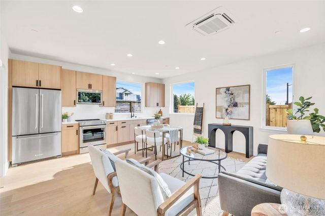 6408 Fauntleroy Way SW, Seattle, WA 98136