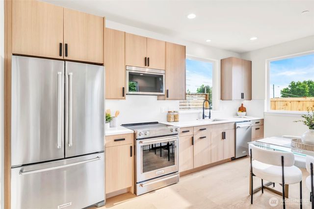 6408 Fauntleroy Way SW, Seattle, WA 98136