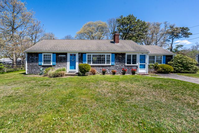 8 Folger Lane, West Dennis, MA 02670