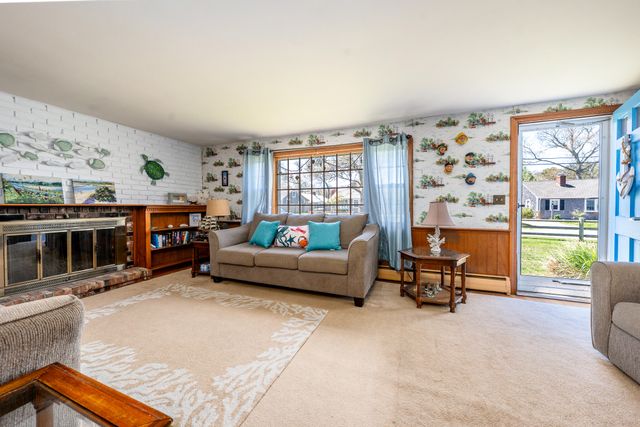 8 Folger Lane, West Dennis, MA 02670