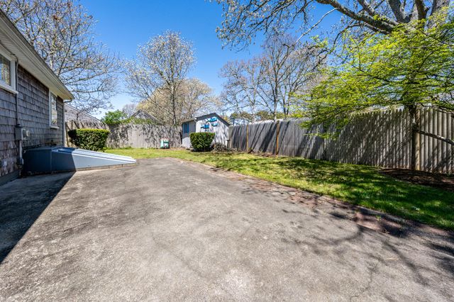 8 Folger Lane, West Dennis, MA 02670