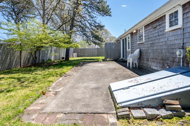 8 Folger Lane, West Dennis, MA 02670