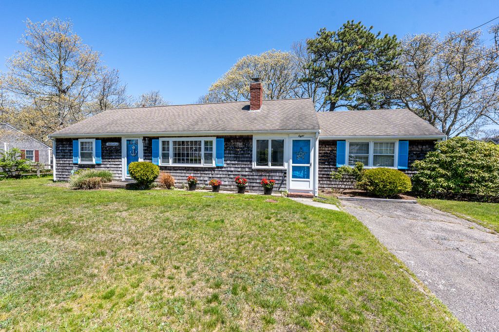8 Folger Lane, West Dennis, MA 02670