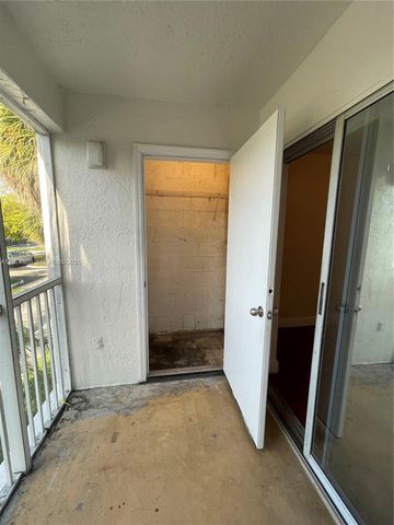 5686 Rock Island Rd 114, Tamarac, FL 33319