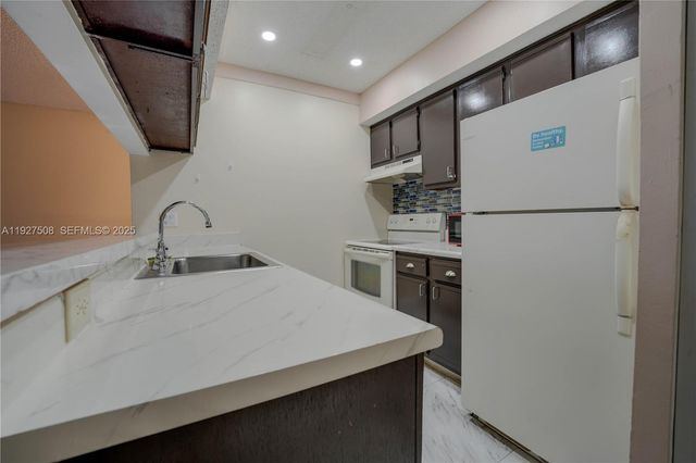 5686 Rock Island Rd 114, Tamarac, FL 33319