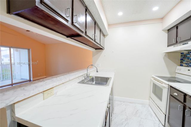 5686 Rock Island Rd 114, Tamarac, FL 33319