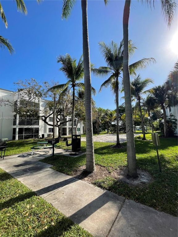 5686 Rock Island Rd 114, Tamarac, FL 33319