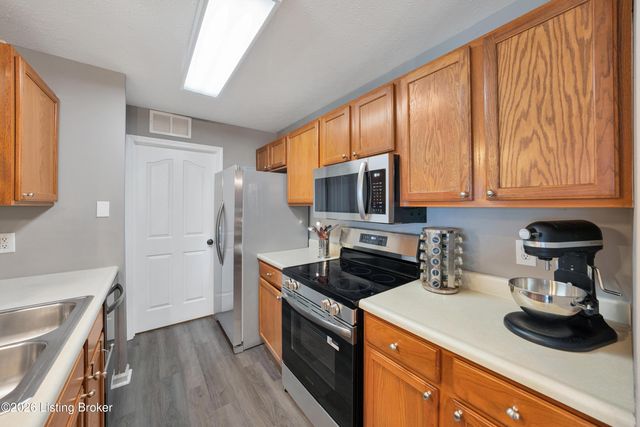 1209 Taxus Top Ln 102, Louisville, KY 40243