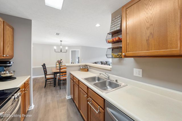 1209 Taxus Top Ln 102, Louisville, KY 40243