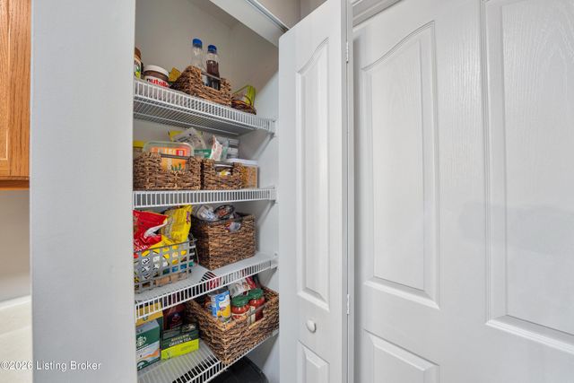 1209 Taxus Top Ln 102, Louisville, KY 40243