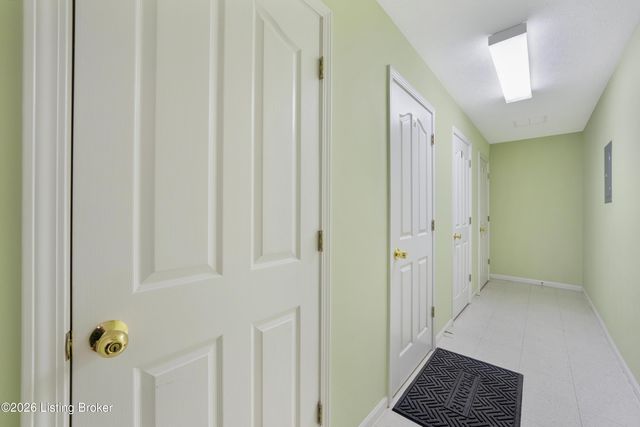 1209 Taxus Top Ln 102, Louisville, KY 40243