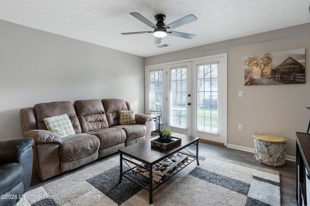 1209 Taxus Top Ln 102, Louisville, KY 40243