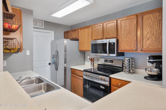 1209 Taxus Top Ln 102, Louisville, KY 40243