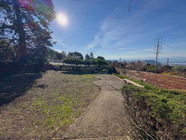 8530 Terrace Dr, El Cerrito, CA 94530