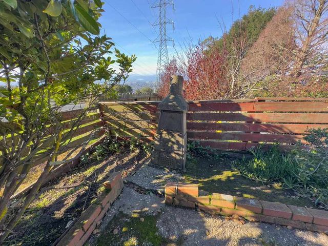 8530 Terrace Dr, El Cerrito, CA 94530