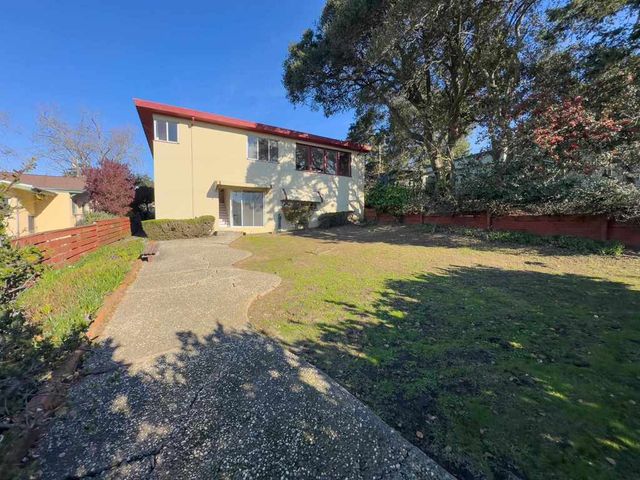 8530 Terrace Dr, El Cerrito, CA 94530