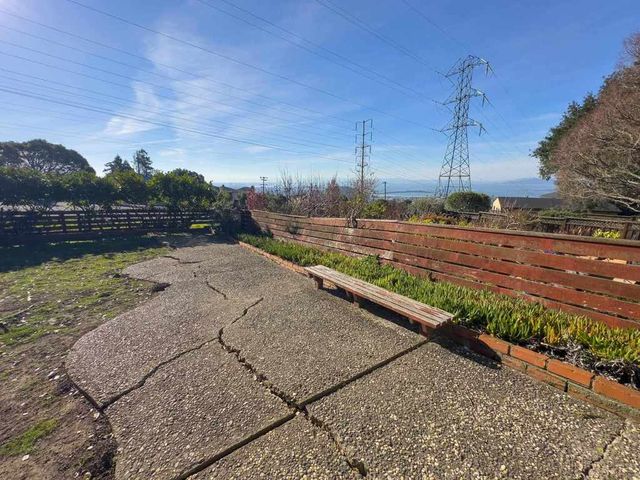 8530 Terrace Dr, El Cerrito, CA 94530