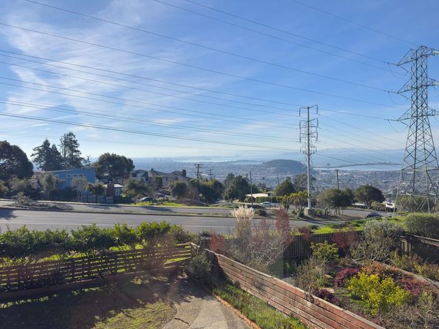 8530 Terrace Dr, El Cerrito, CA 94530