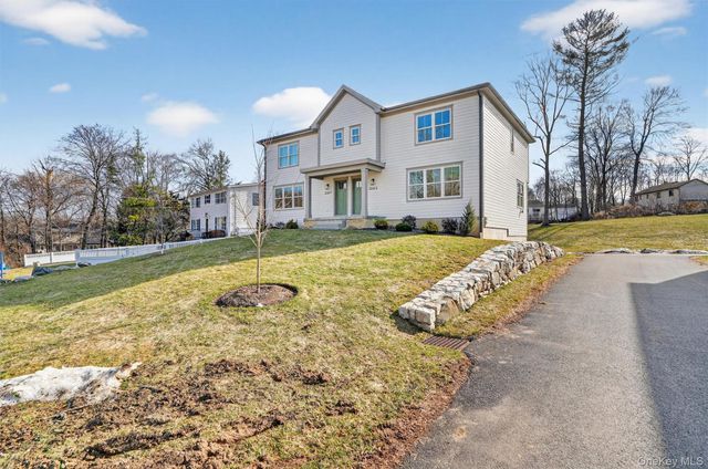 2216 Crompond Road E, Yorktown Heights, NY 10598