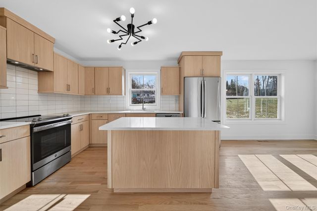 2216 Crompond Road E, Yorktown Heights, NY 10598